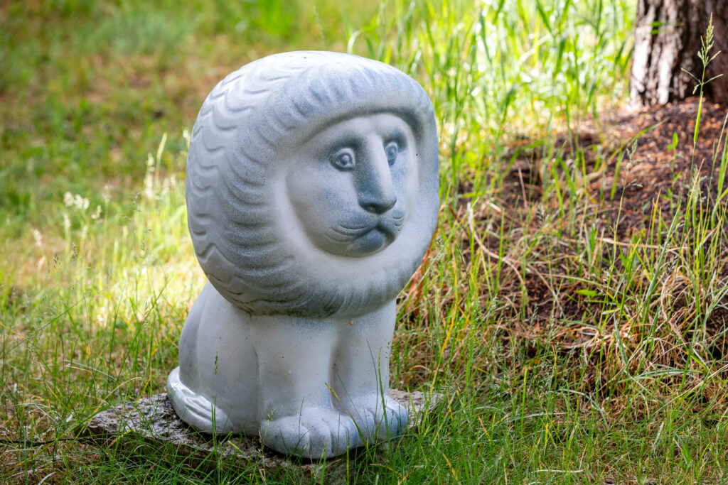 Skulptuurid Ellinor Piipuu koduaias